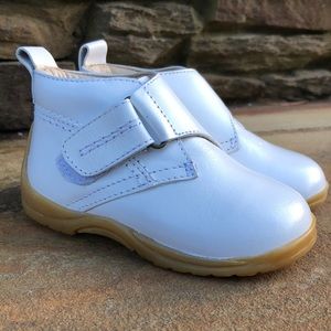 NWOT White leather baby shoes